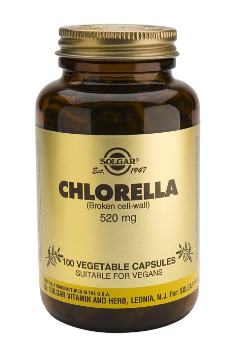 Solgar Clorella 520 mg. Frasco de 100 cápsulas vegetales. Cada cápsula vegetal aporta Clorela en polvo (pared celular rota) 520 mg (obtenida de micro alga verde molida y seca aportando un mínimo de 10 mg de cloroﬁla). Complemento alimenticio para adultos.